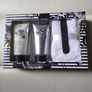 NWT Jones New York foot cream and scrub gift set